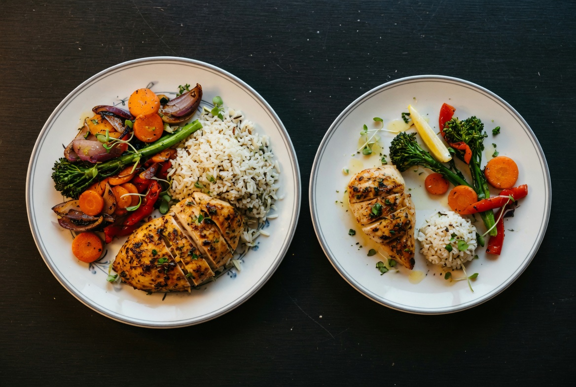 Regular day plate versus low calorie day plate side by side