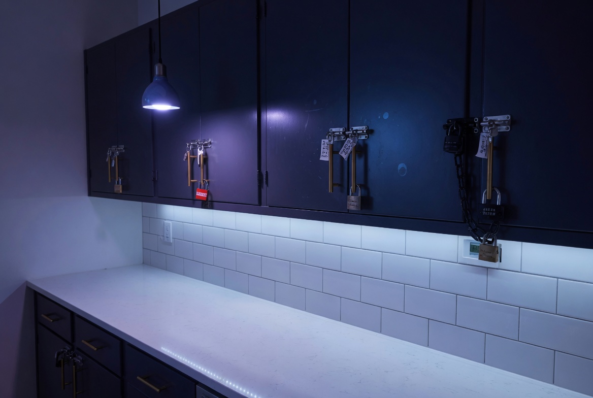 Kitchen counter with locked cabinets - eating window closed